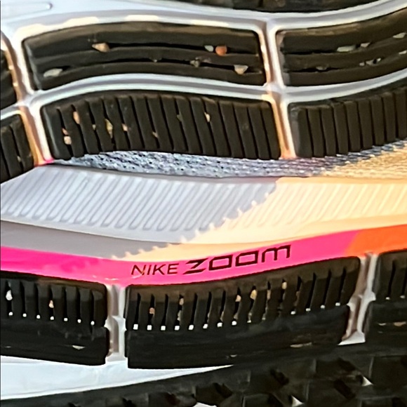 👟Nike Women's Athletic Shoes - Gray and Pink - Picture 8 of 10